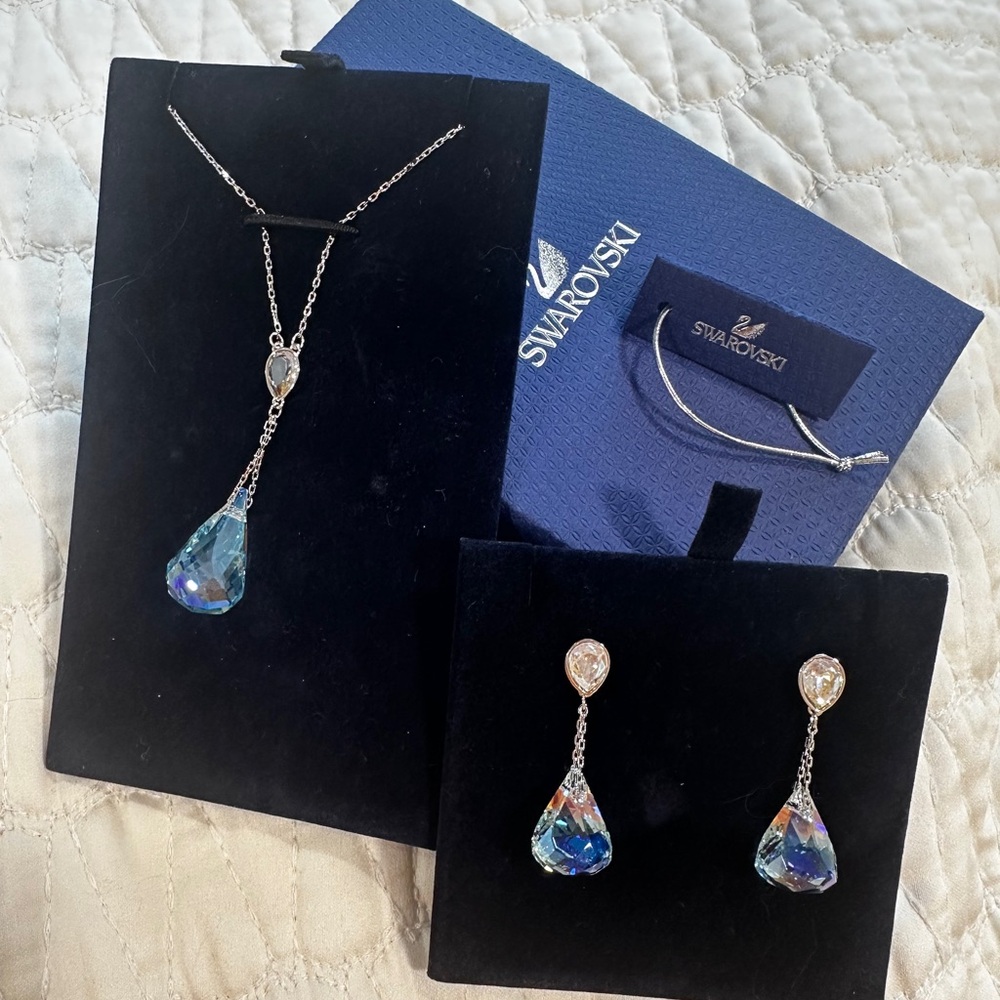 RARE Swarovski Luna Light Azore Moonlight Necklace and Earrings set BRAND NEW!